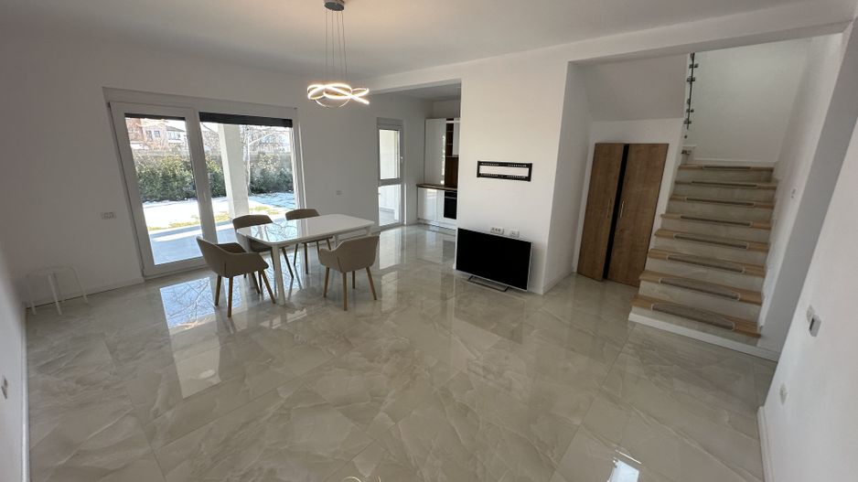 Duplex despărtit  prin garaj zona Ikea - Poză 3