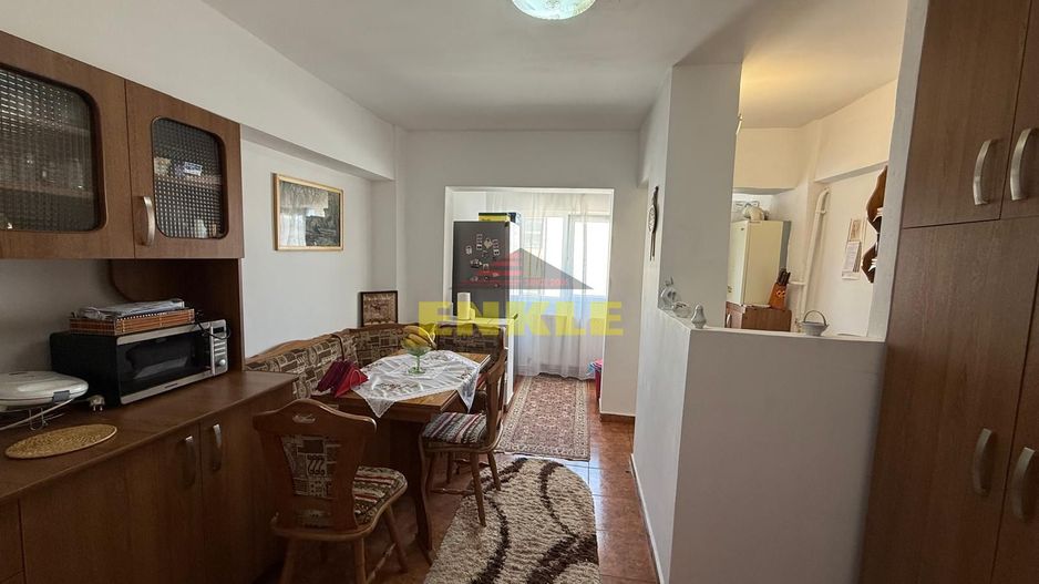 Apartament spațios de vânzare – Zona Școala 16 - Poză 5