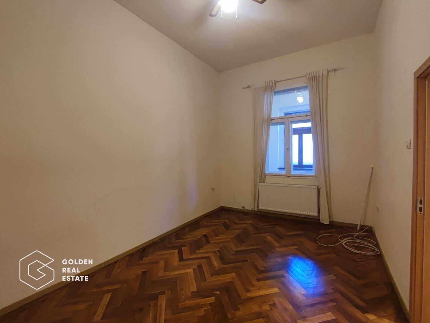 Apartament cu 3 camere, spatiu interior mare, renovat integral, Bld, Revolutiei - Poză 5