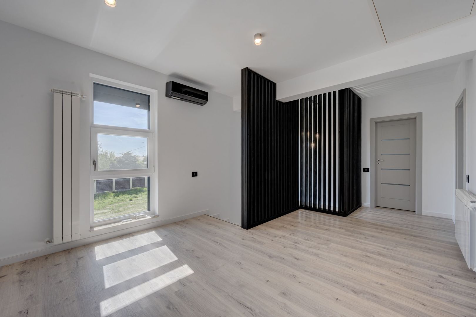 CASA TIPLA, Racordata la toate Utilitățile ! Domnești ! - Poză 9