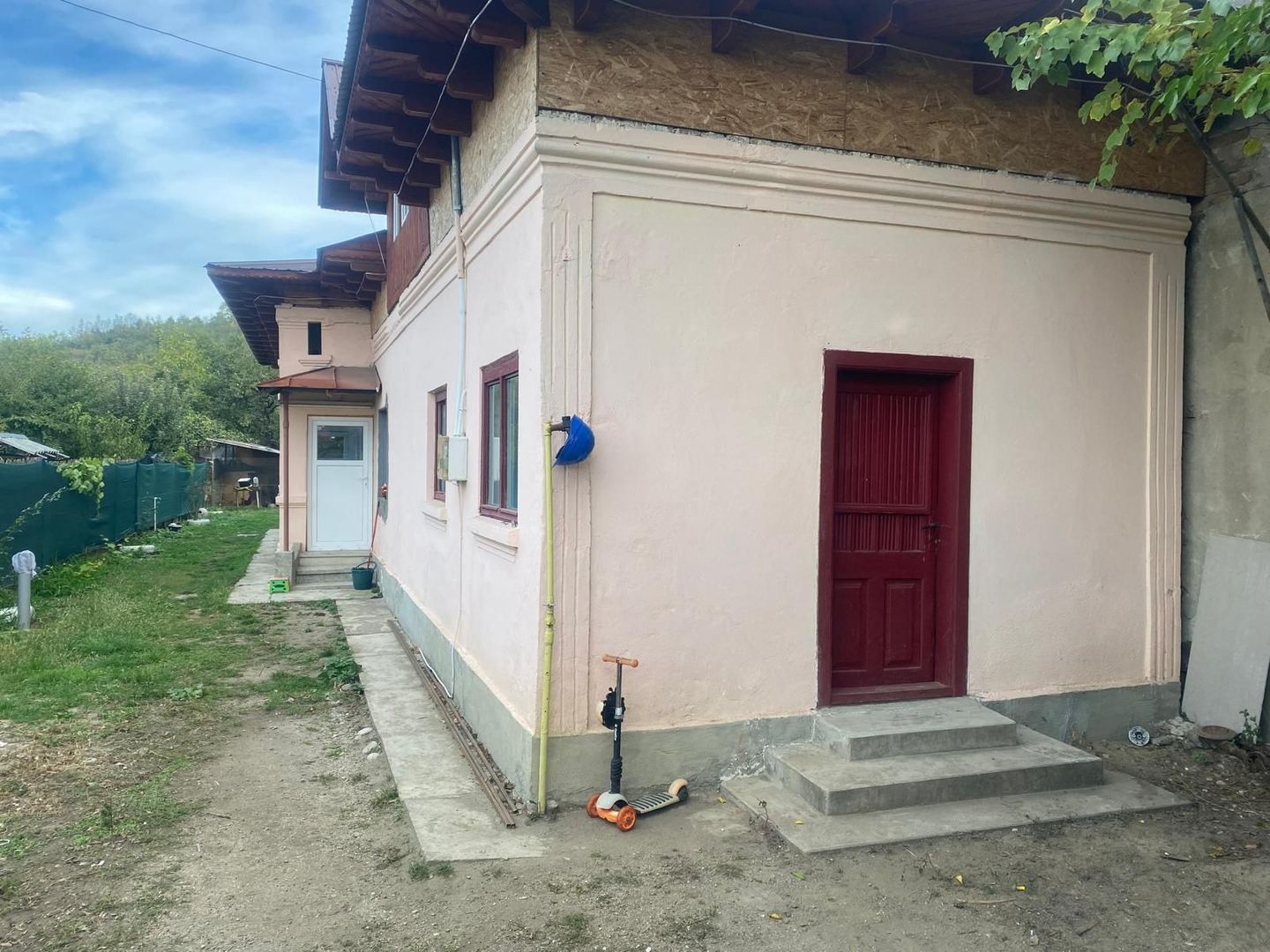 Casă de vânzare în Răzvad, la o distanta mica fata de oras! - Poză 9