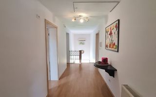Vila spațioasă și recent renovată în Ghiroda! - Poză 45