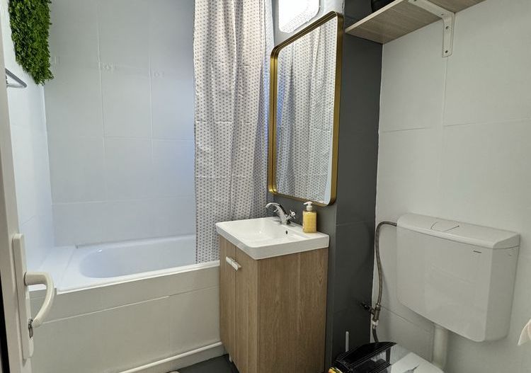 Apartament 2 camere, Bd Tomis zona Rustic, renovat, utilat - Ocazie - Poză 8