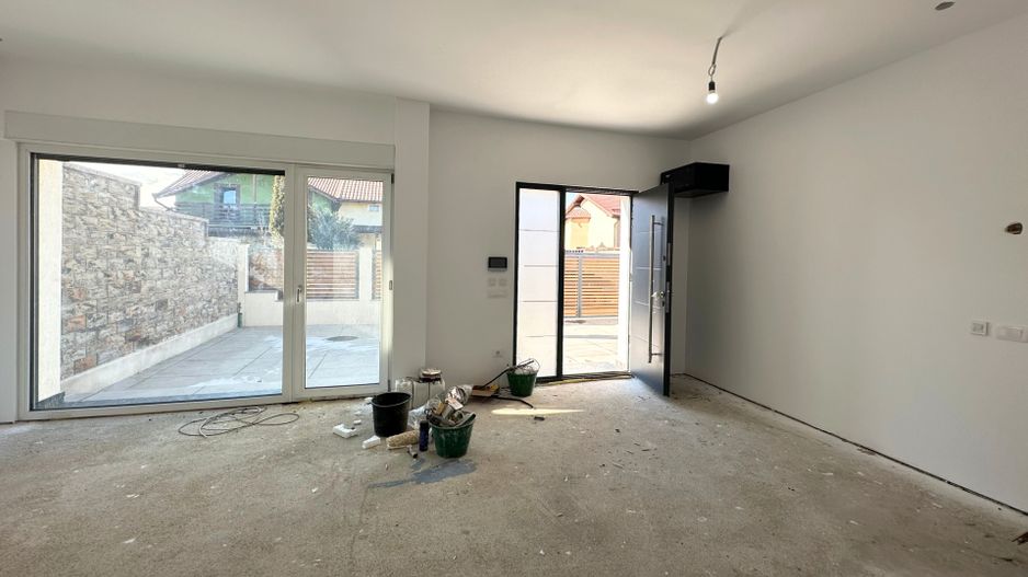 Casă smart de vânzare 4 camere Tehnologie premium Eficiență energetică ridicată - Poză 32