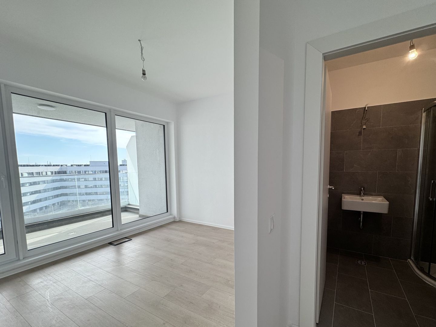 3 camere. Bucătărie Open-Space - Verdere curte interioară - Poză 8