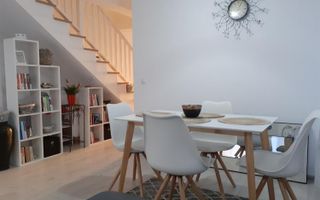 Casă duplex spațioasă, modernă, 2 băi, 2 locuri de parcare, terasă, priveliște - Poză 2