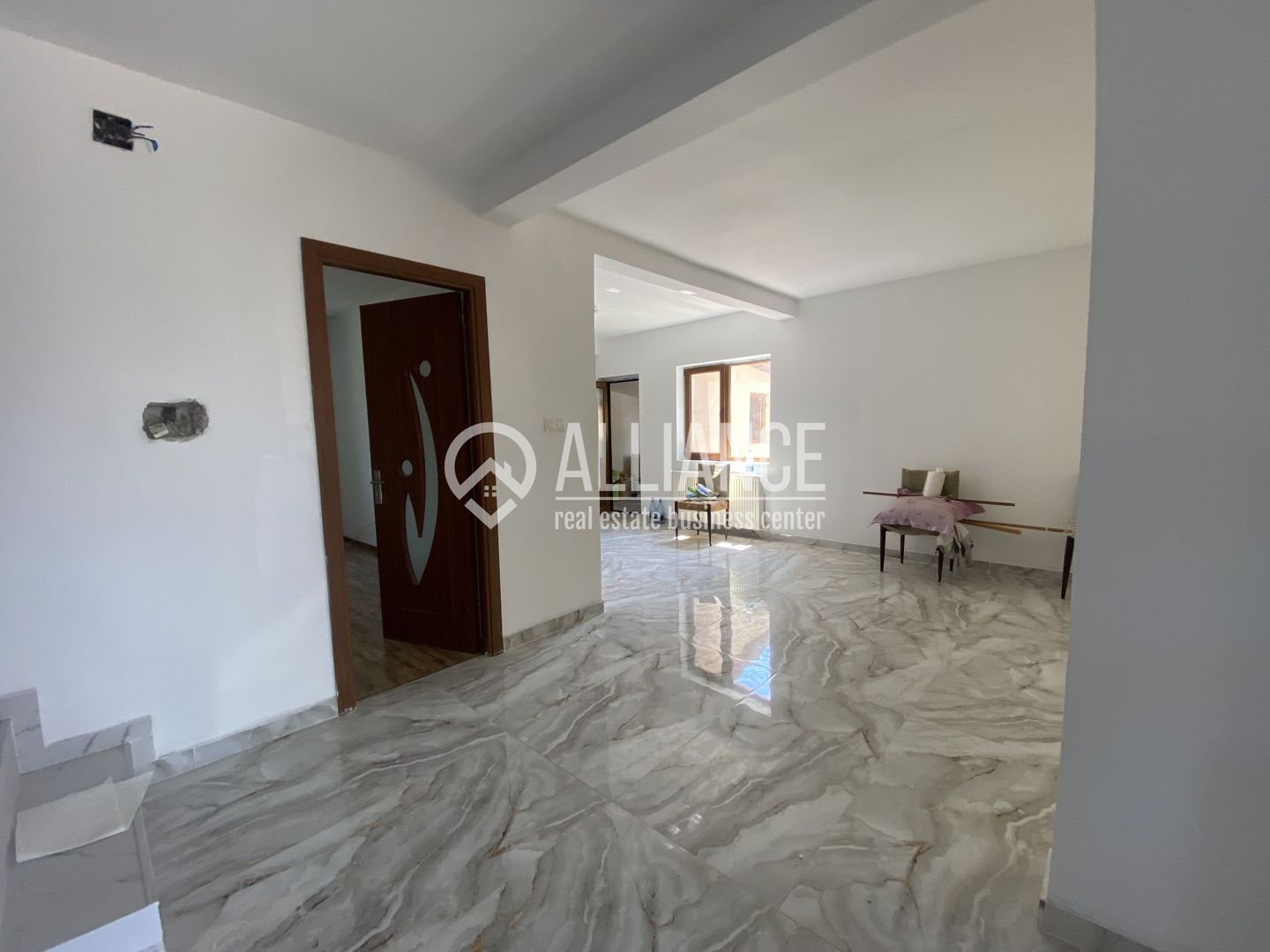 VALU LUI TRAIAN(COD 07) -Casa P+M 5 camere cu teren de 300 mp - Poză 1