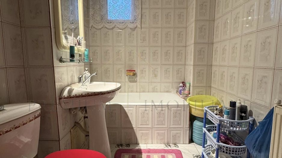 Apartament 4 Camere de vânzare în Onești - Poză 9