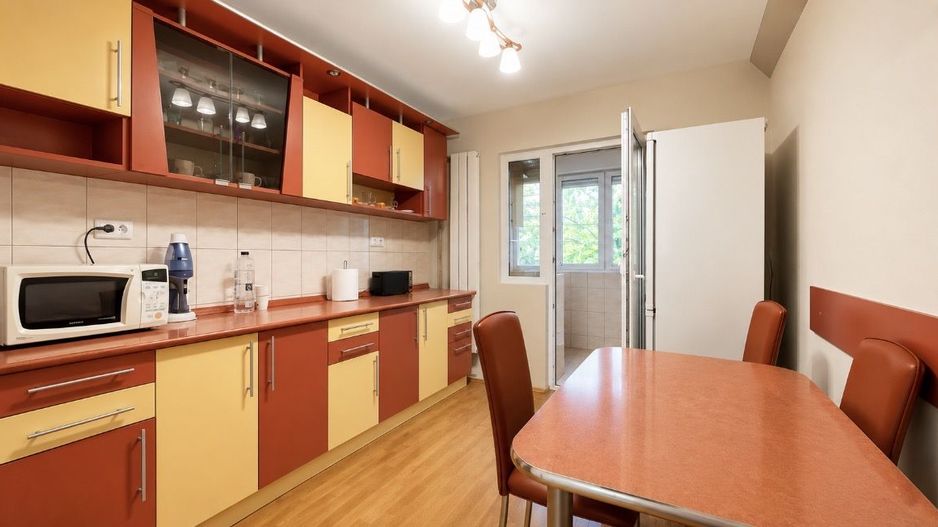 Apartament cu 3 camere de închiriat, Rogerius, etaj 1 - Poză 2