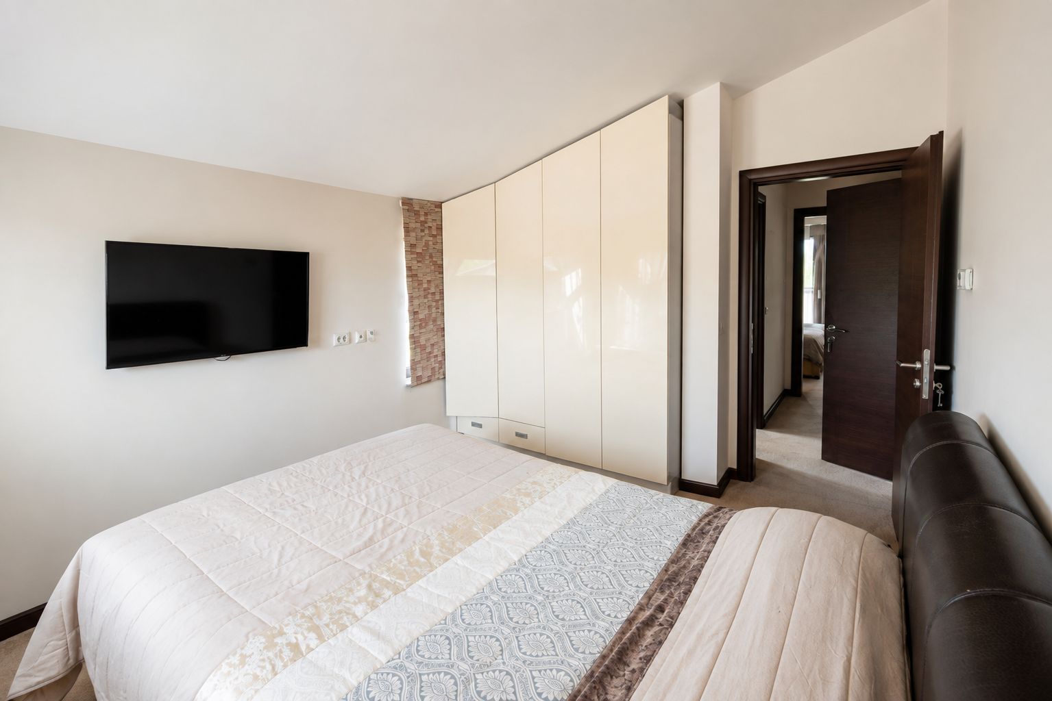 Vila cu piscina, 6 camere, 254mp utili, 815mp teren, com. Berceni - Poză 9