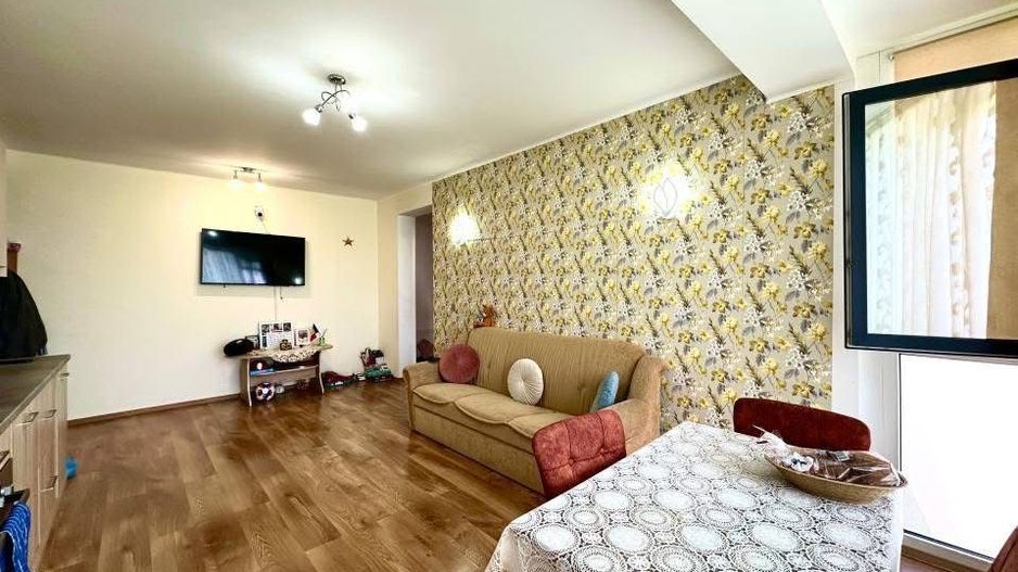 Giroc-Eso | 3 Camere | Mobilatsi utilat | Loc de parcare - Poză 1