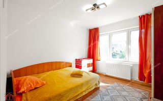 De vanzare apartament 2 camere Centru, etaj 3 - Poză 5