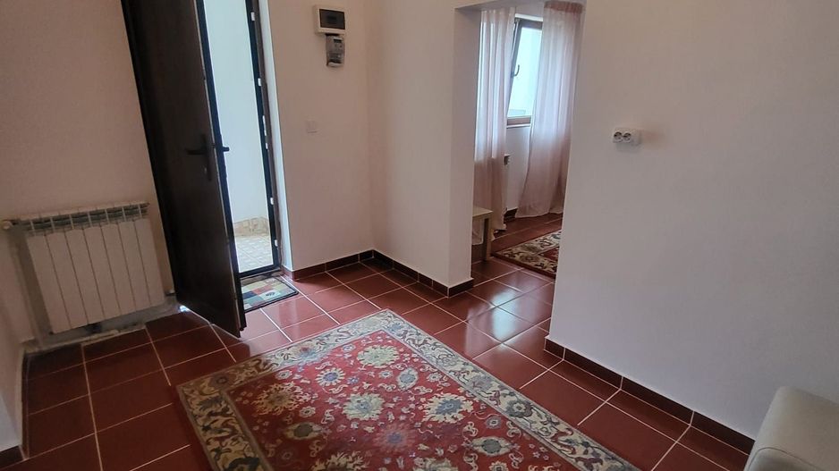 Casa mica, tip studio, centrala si curte proprie, 700 m distanta metrou Iancului - Poză 1