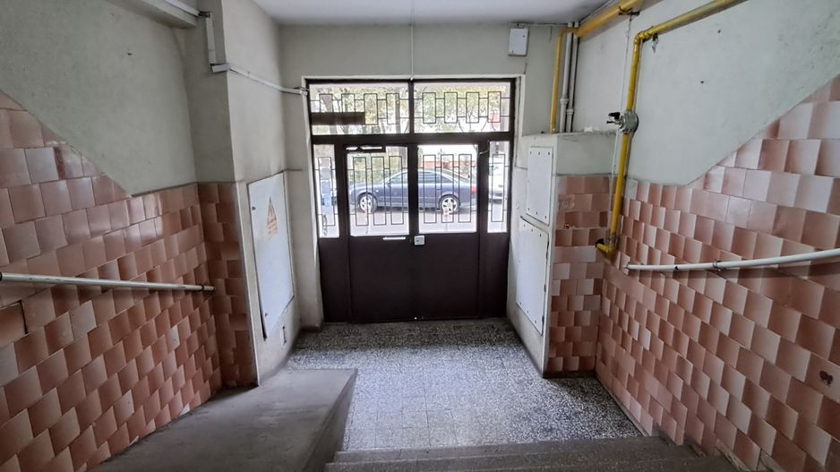 Apartament 3 camere Pantelimon, bloc reabilitat, statii stb si metrou - Poză 3