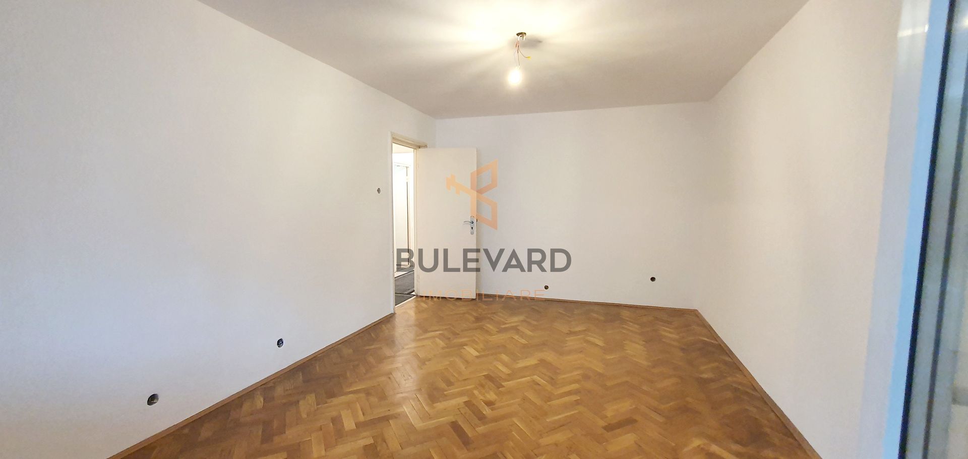 Apartament 3 camere decomandate +parcare, zona Bdl. N. Titulescu! - Poză 2