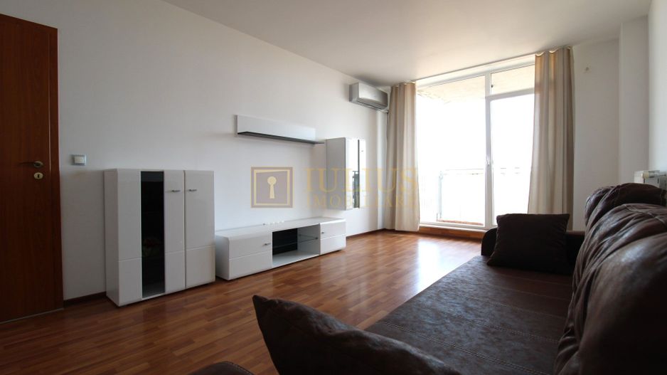 Aradului; decomandat, bucatarie inchisa. Parcare privata inclusa. - Poză 2