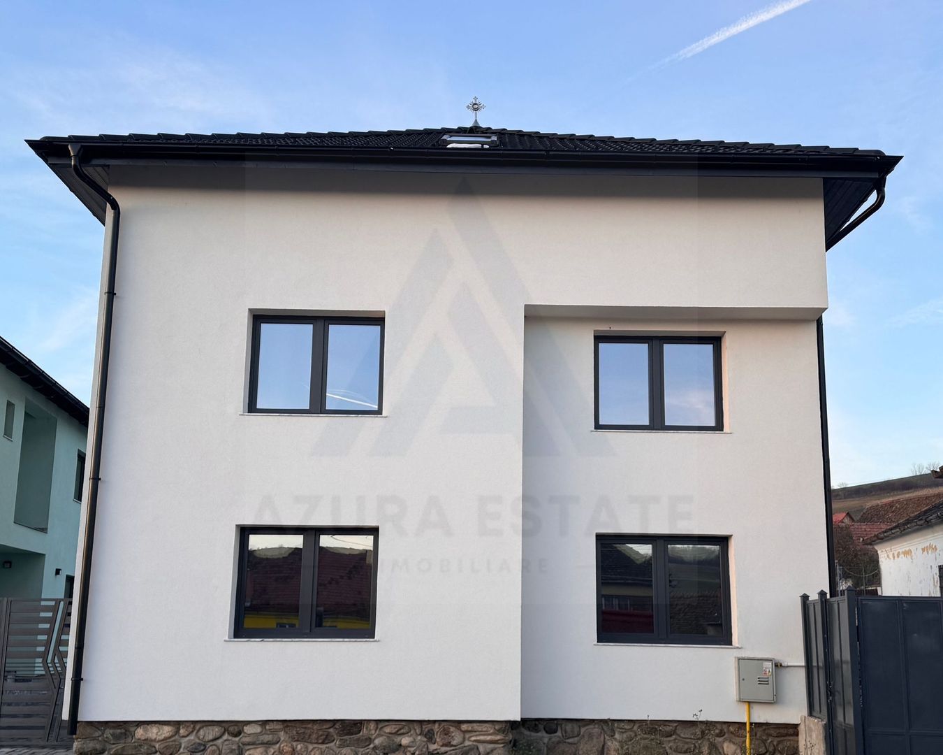 Casa moderna constructie noua 195 mp utili si 100 mp curte Sura Mare - Poză 2