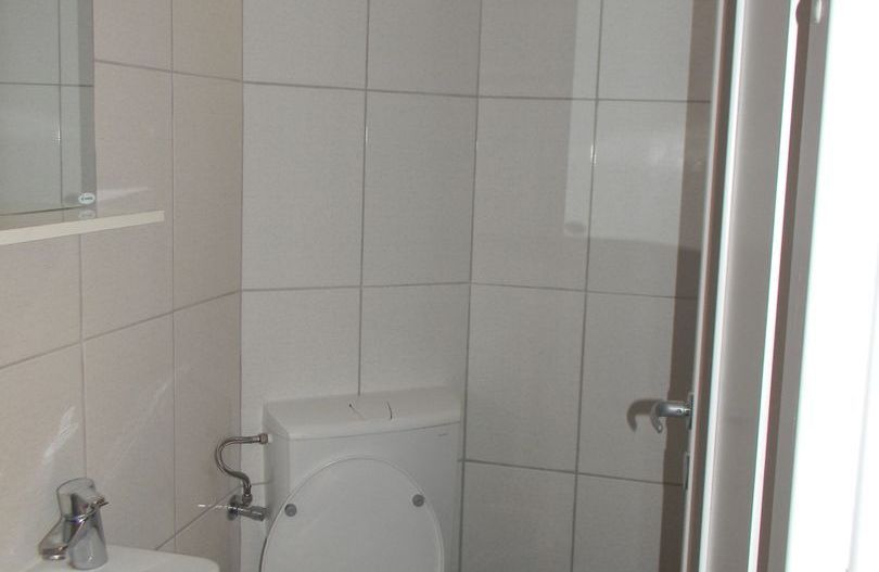 Garsoniera FAGET ,bloc de apartamente! - Poză 7