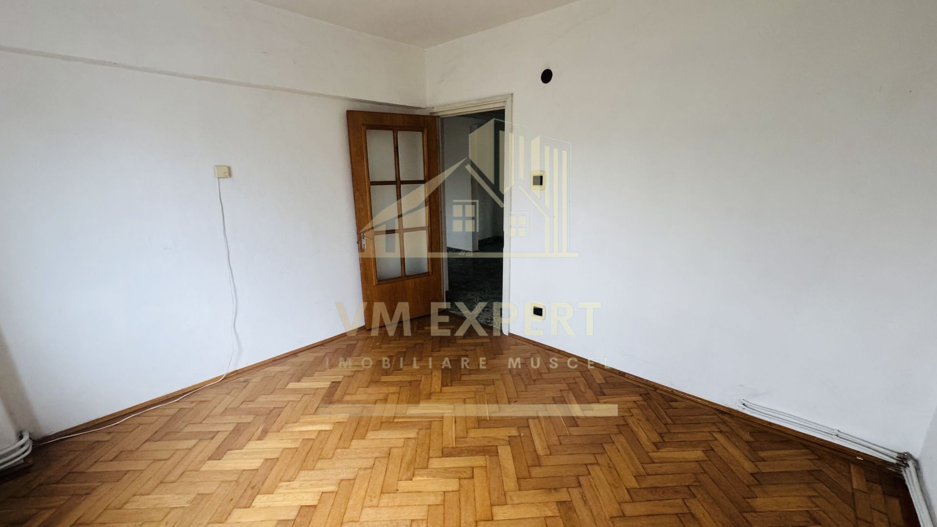 APARTAMENT 3 CAMERE ETAJ 3 CENTRU CAMPULUNG - Poză 2