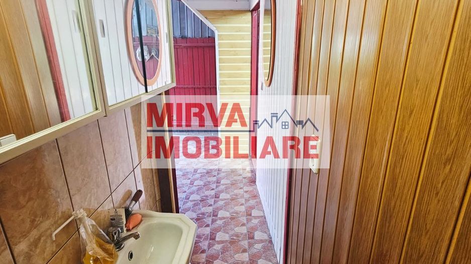 🏡 Casă spațioasă cu 9 camere în Strejnicu – pentru locuință, birouri - Poză 16