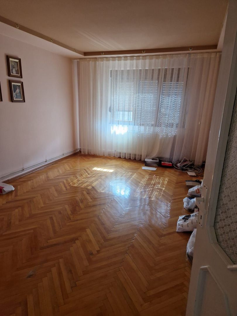 Casa 4 +1 camere de vanzare in Marghita, Bihor - Poză 3