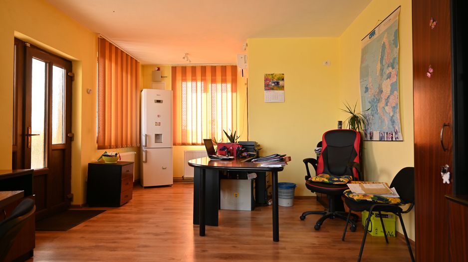 Casa P+1E, cu anexe si hala - Poză 18