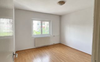 Apartament 3 camere de vânzare – 96.000 € - Poză 1