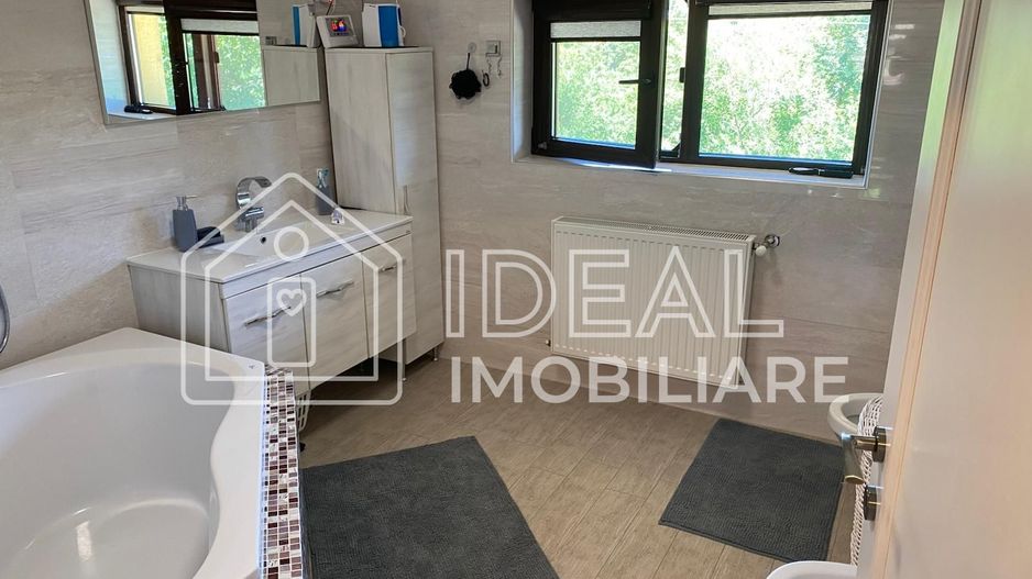 Casă de vânzare în Cisnădie – mobilată, utilată, cu garaj și priveliște spre mun - Poză 9
