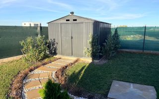 MOBILAT-UTILAT, 3 CAMERE, CURTE SPATOASA - Poză 17