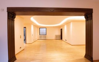 Vânzare vilă 22 camere, 883mp | Piscină privată - Poză 4