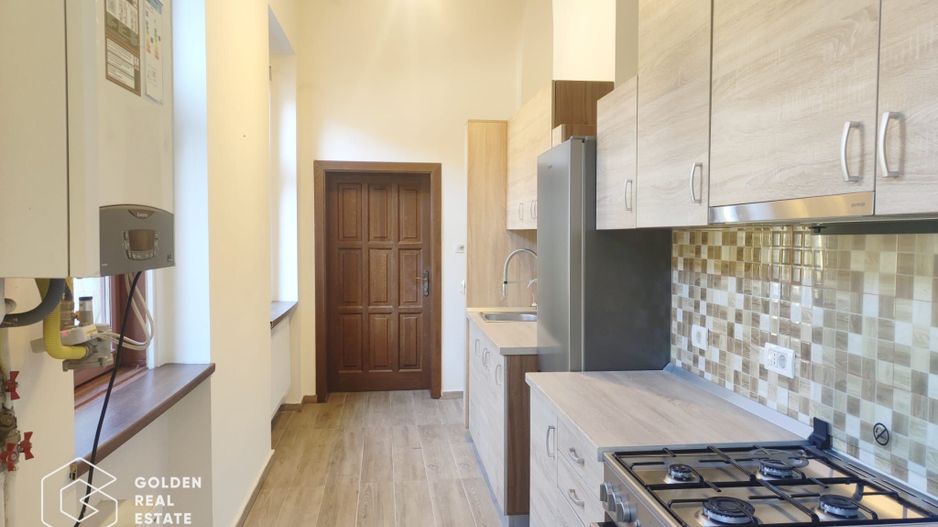 Apartament cu 3 camere, spatiu interior mare, renovat integral, Bld, Revolutiei - Poză 1