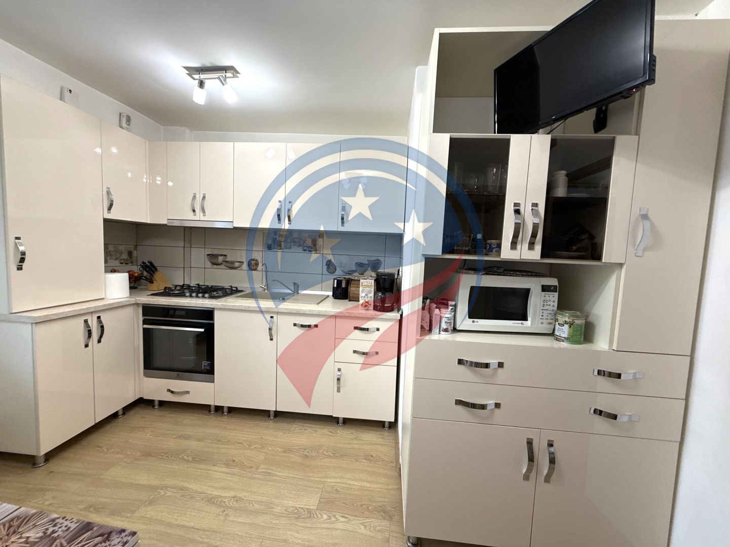 4 camere decomandate, 108 mp, etaj 1, 1 Mai – renovat complet 2021 - Poză 3
