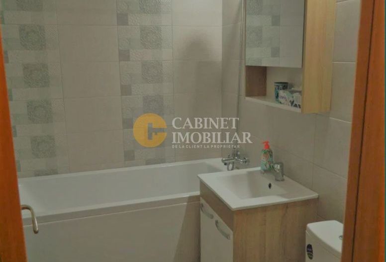 Apartament cu 2 camere decomandat zona Podul de Fier ideal pentru investitii - Poză 2