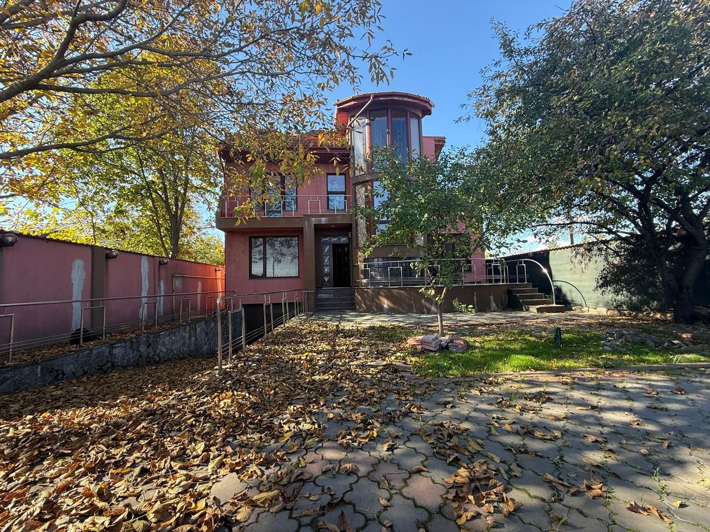 Vila Spațioasă 9 Dormitoare. Investiție - Poză 3
