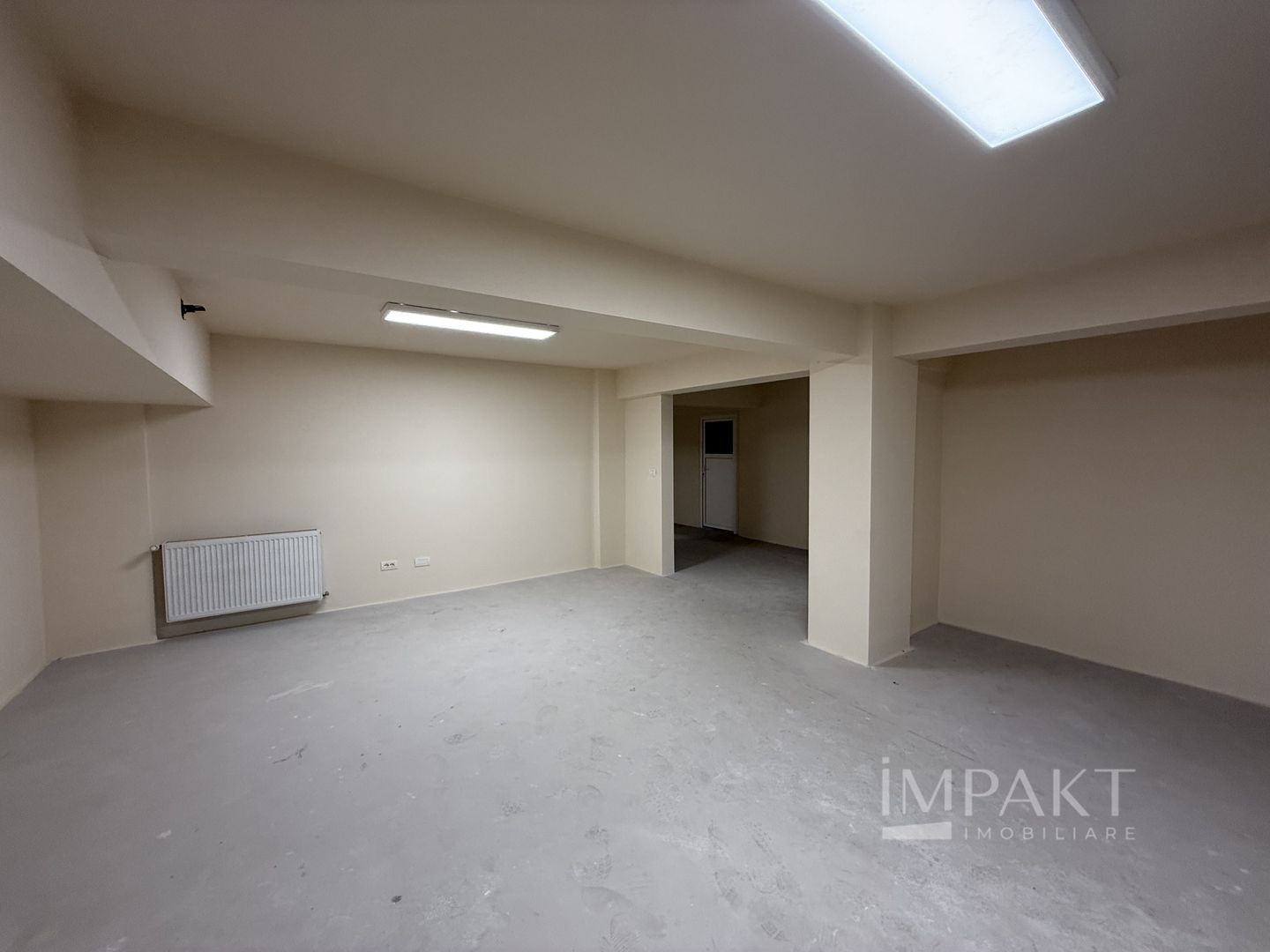 Spatiu de 450 m2 Piata Cipariu, ideal depozit curierat, arhivare, etc - Poză 3