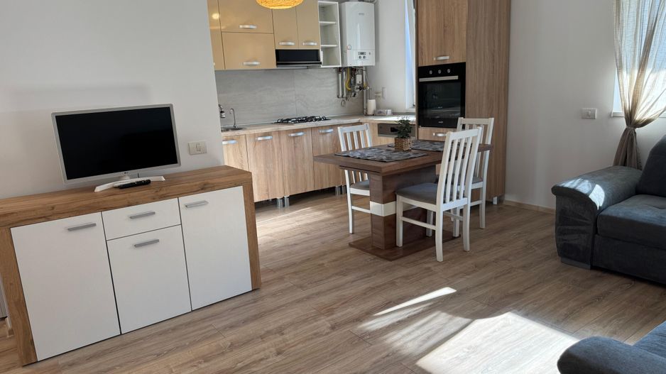 Apartament cu 3 camere, curte proprie si loc de parcare - Poză 8