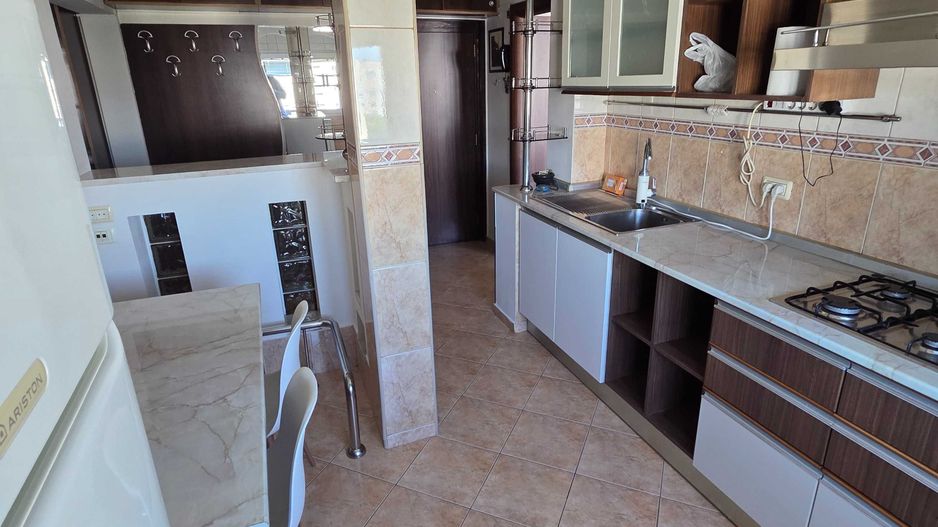 apartament 3 camere de vanzare - Poză 3