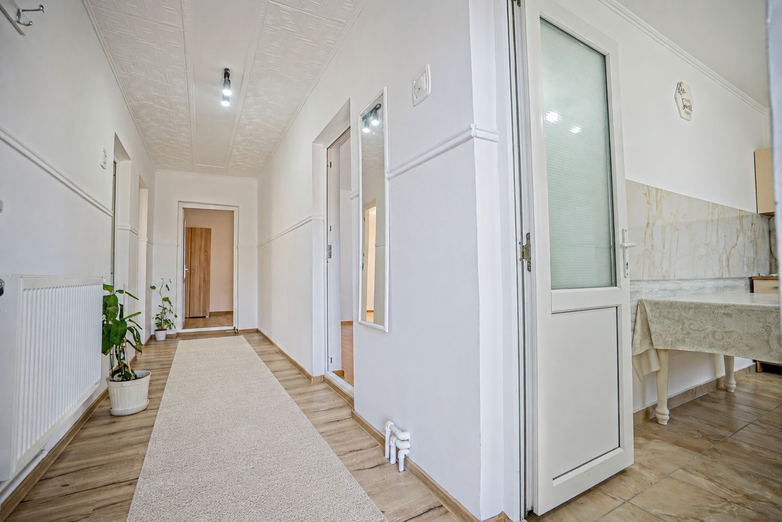 Apartament in vila , Curte  , Garaj - Pod butelii - Poză 6