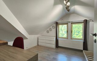 Locuință cochetă la mansardă, cu balcon și boxă de depozitare - Poză 19