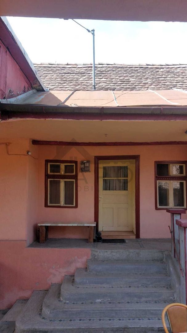 casa la tara in localitate la 30 kilometri de oras - Poză 1