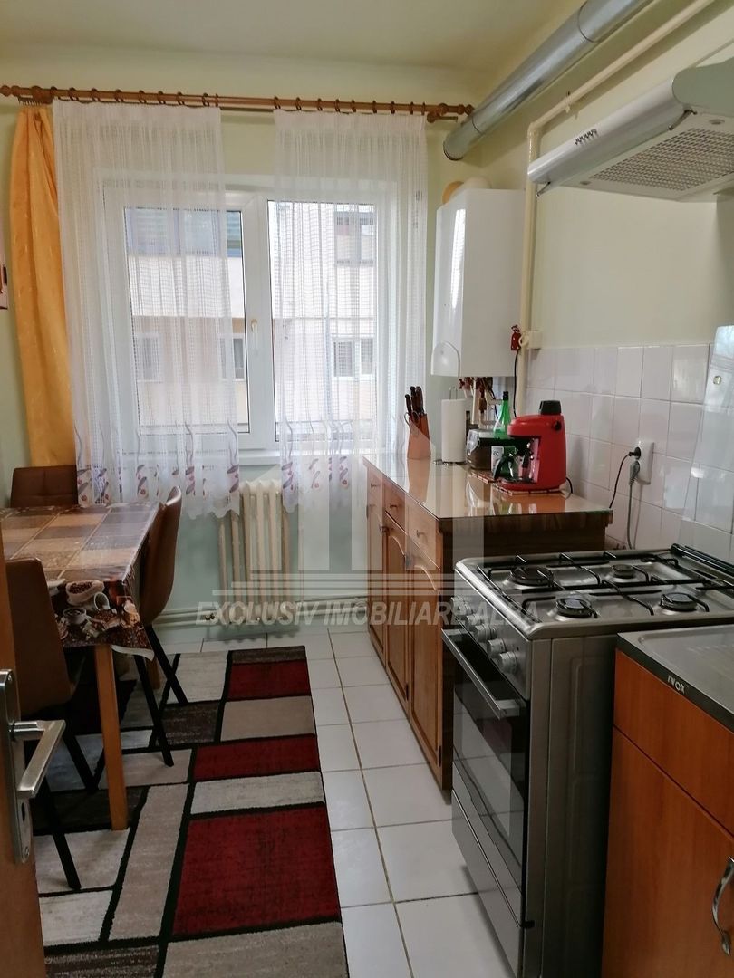Apartament cu 4 camere decomandate, Cetate - Poză 3
