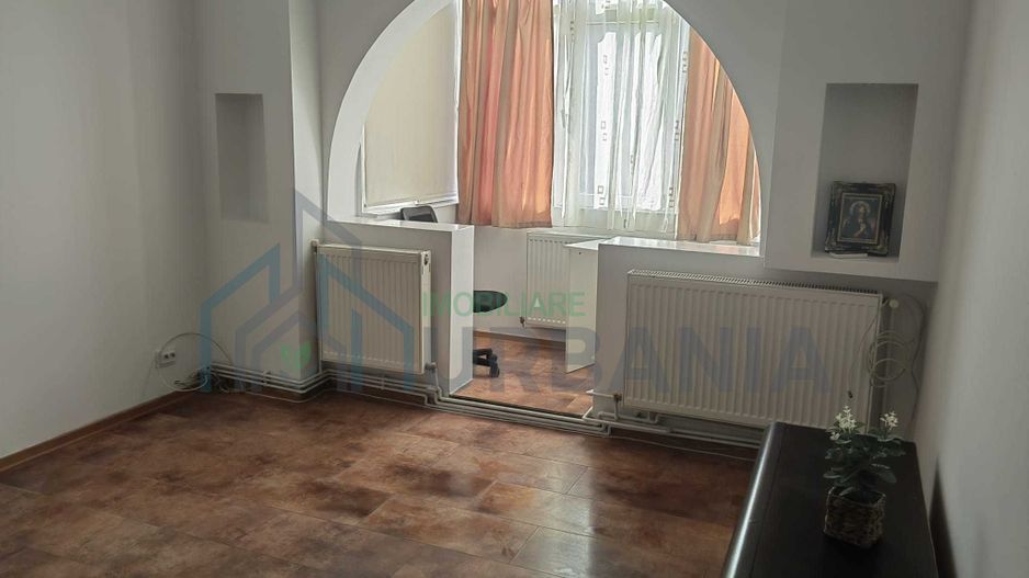se da spre inchiriere apartament - Poză 1
