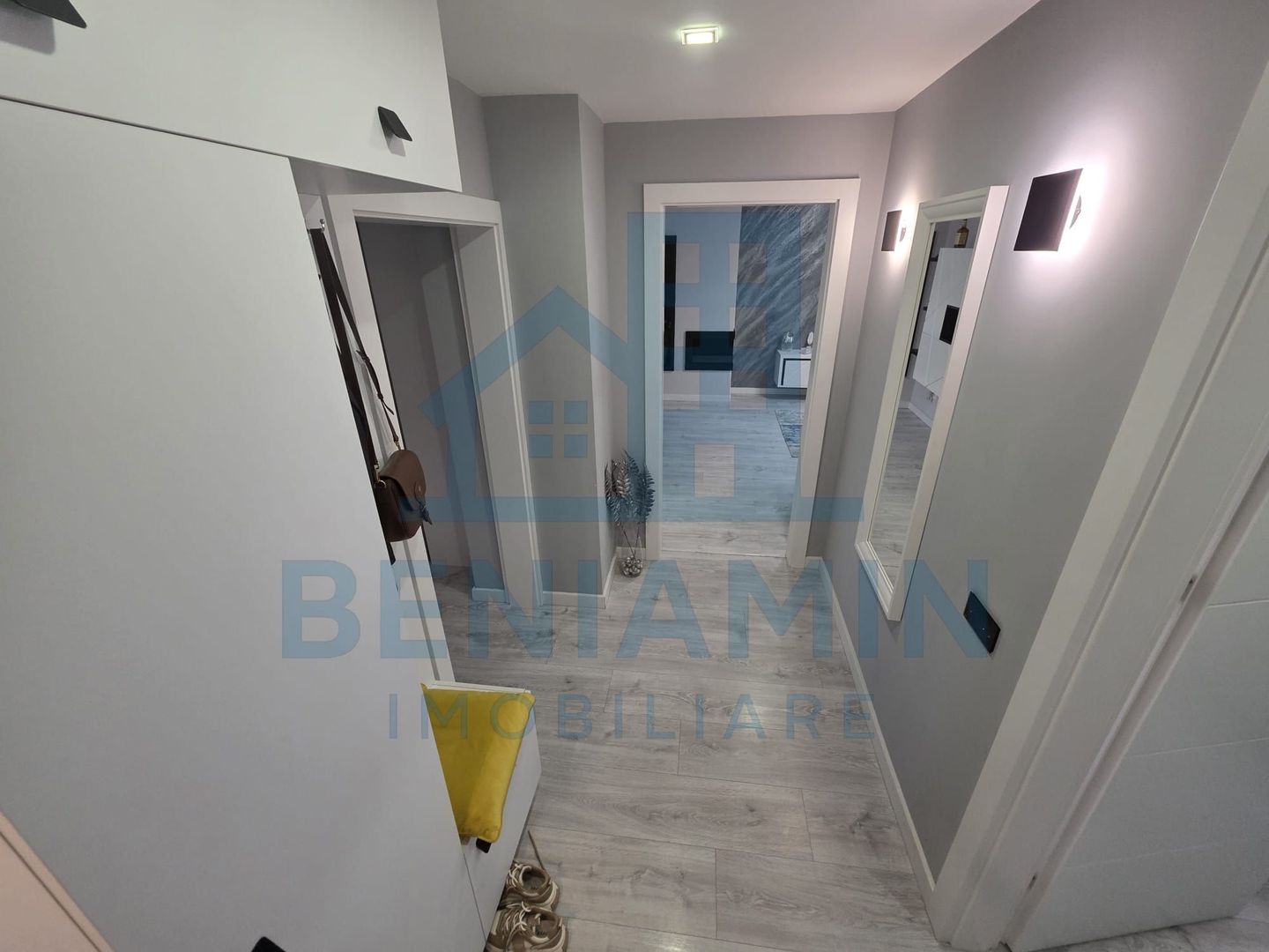 Trei camere decomandat ultra-renovat 2 bai Mcdonalds etaj 2 - Poză 6