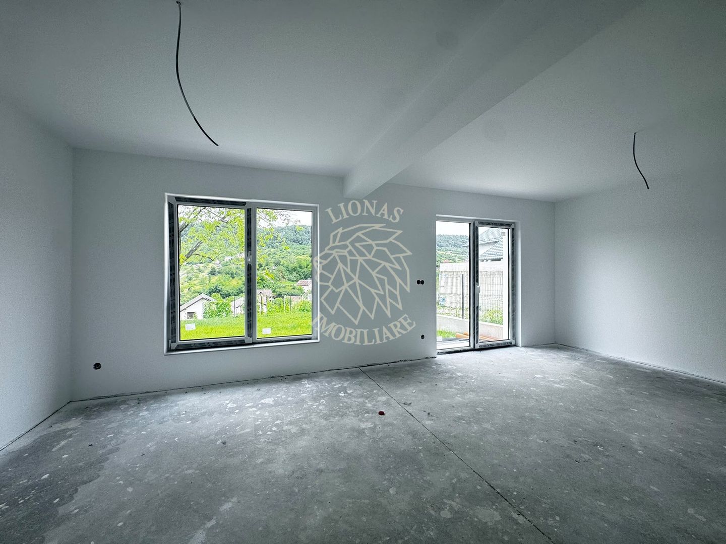 Casa Finisata 164 mp con.-teren 400 mp-garaj-1 km de Podul Jelnei - Poză 1