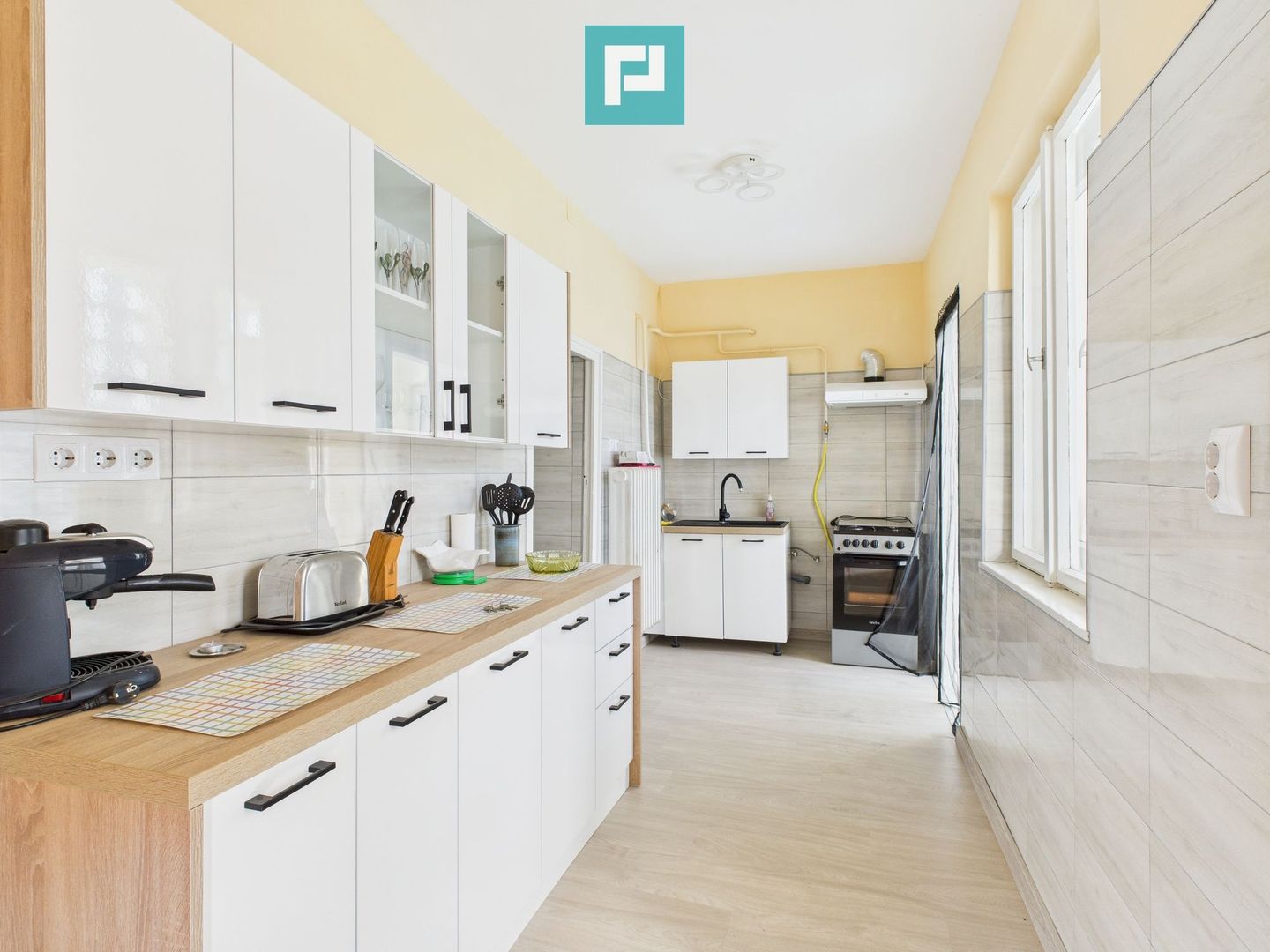 Casă 3 camere renovată cu potențial în Ketegyhaza - Poză 2