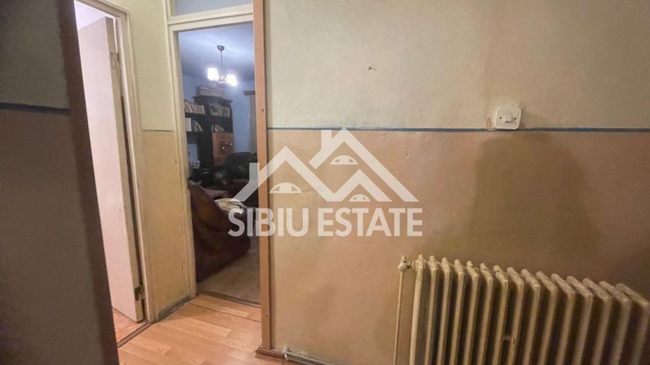 Apartament de vanzare cu 3 camere, decomandat,  2 balcoane, pivnita - Poză 9