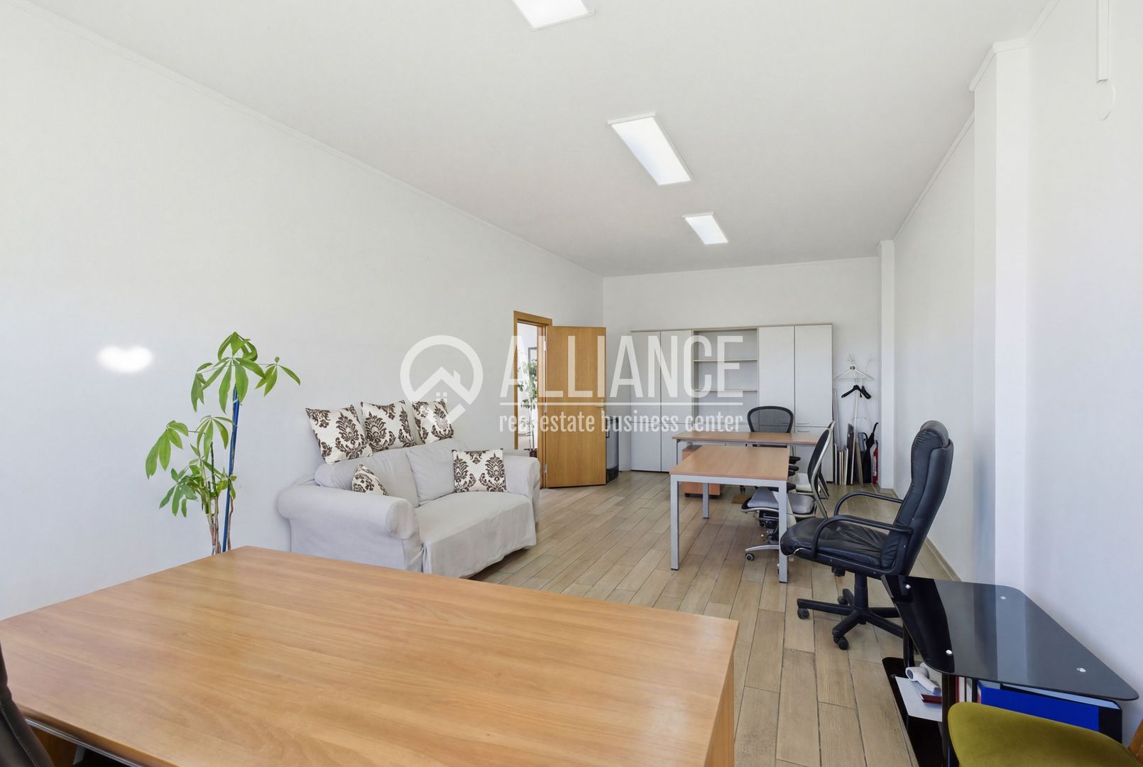 FALEZA NORD cladire multifunctionala 4600 mp cu acces din Bdul Mamaia! - Poză 14