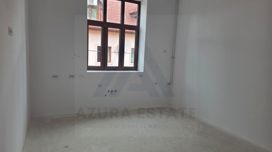 Apartament renovat 3 camere 2 bai 85 mp si pivnita  în zona Central - Poză 2