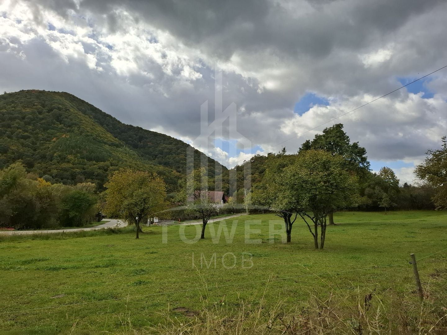 Teren intravilan cu Puz si priveliște deosebită, spre Cetatea Cisnădioara - Poză 5