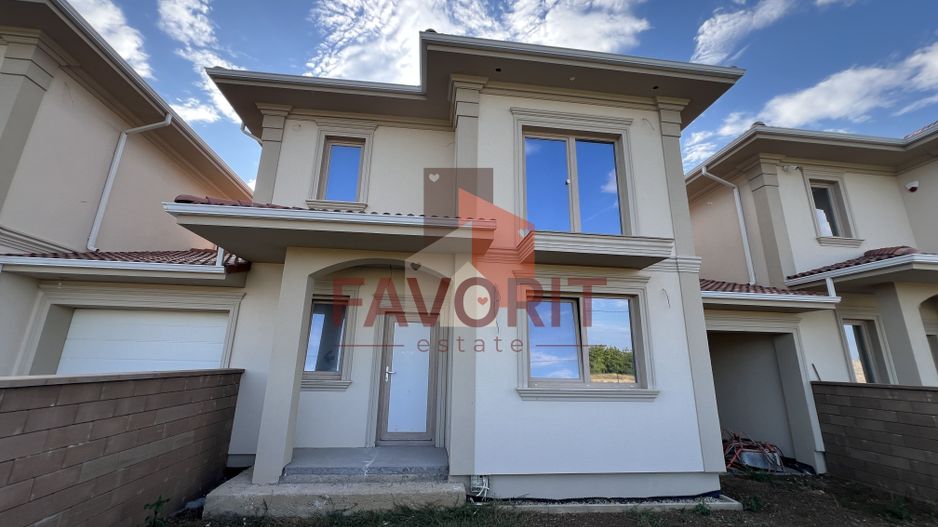 Duplex 5 camere despartit prin garaj | Giroc - Poză 2